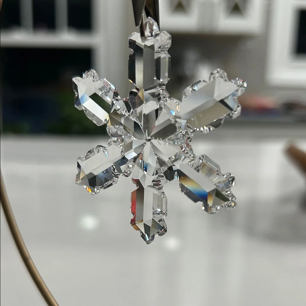 Limited Edition 1992 Swarovski Iridescent Crystal Snowflake Ornament - Picture 6 of 7